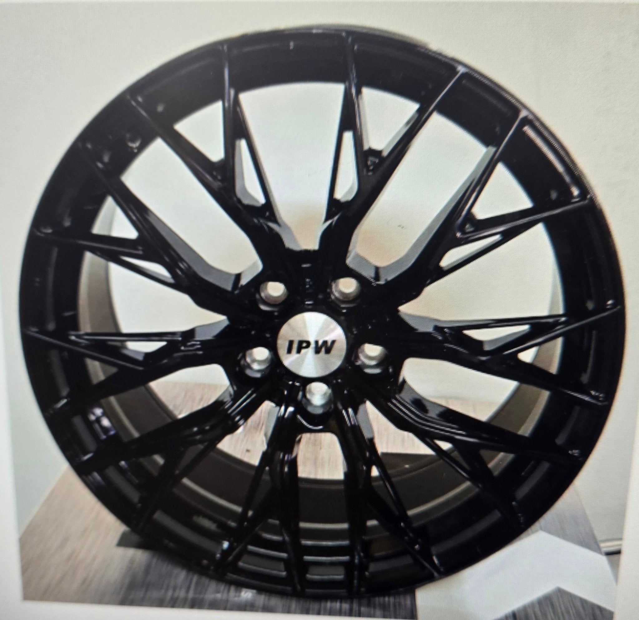 W1550 19X8.5 5X114.3 GLOSS BLACK