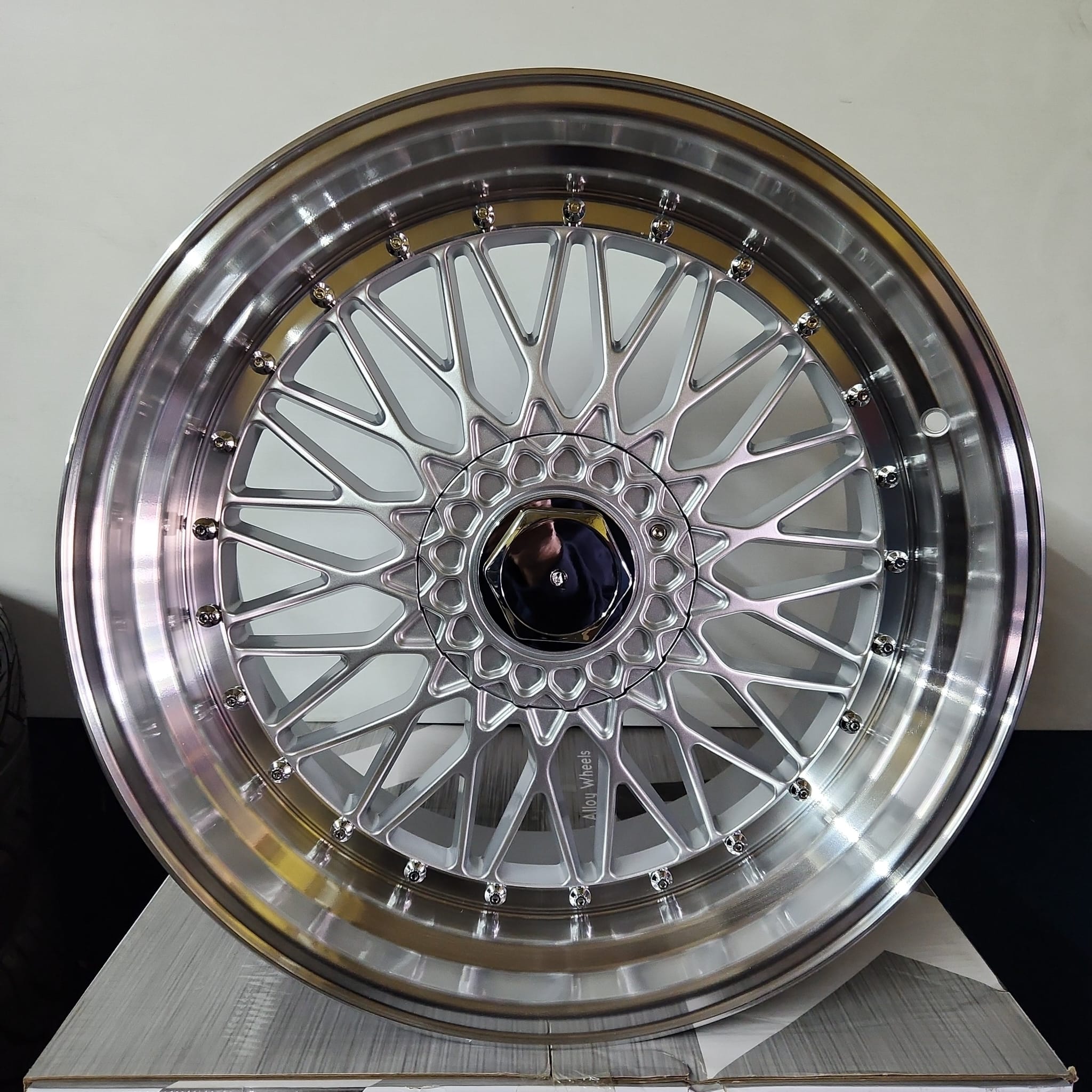 W885 22X10.5 5X112 5X114.3 5X120 SILVER