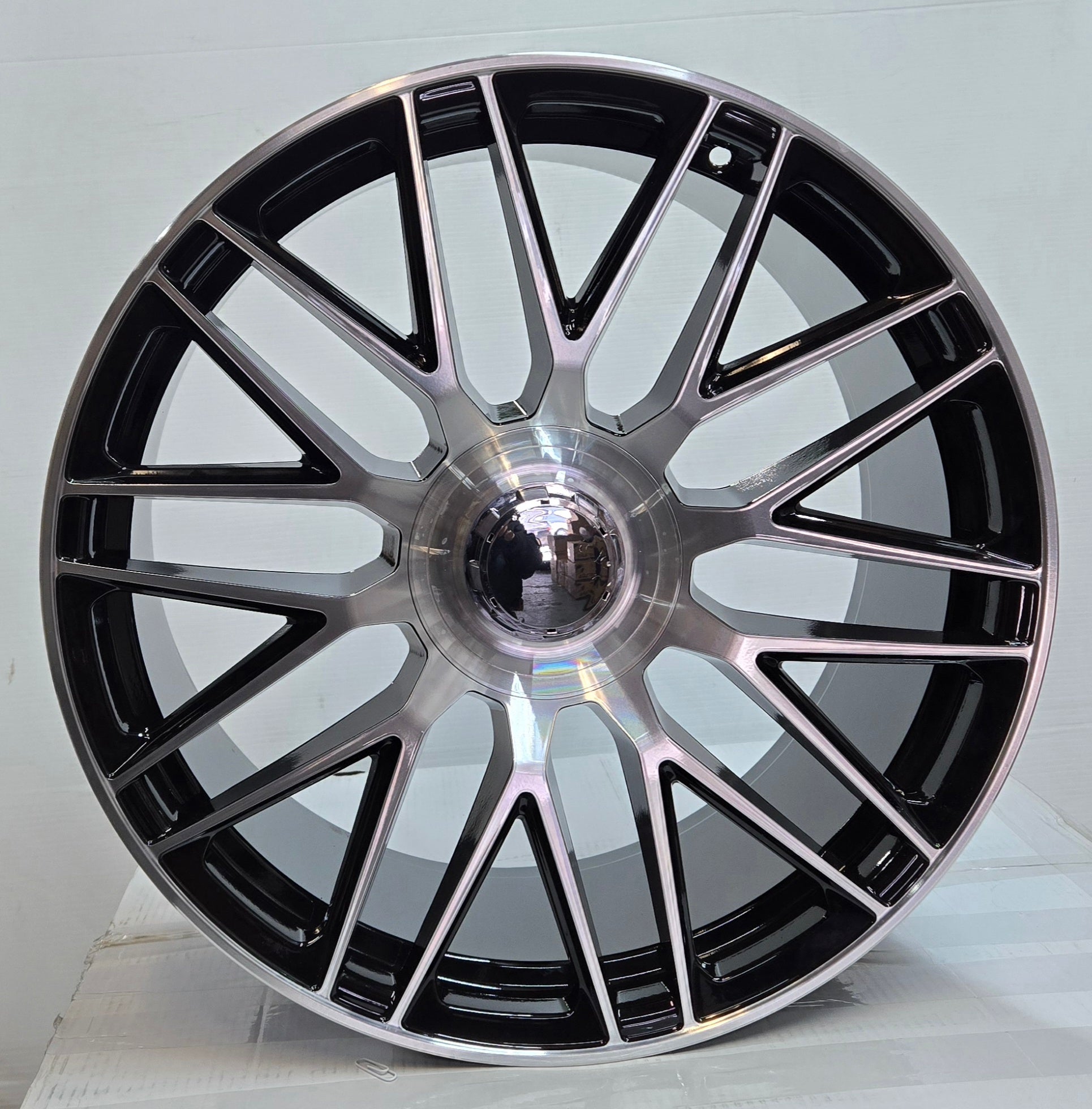 YF 1118 20X8.5 5X112 5X112 BLACK MACHINED FACE